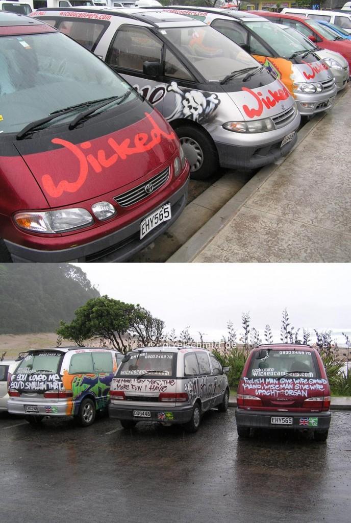 Wicked Camper am Hot Water Beach in Neuseeland