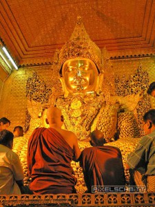 buddha mahamuni pagode mandalay