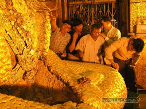 buddha mahamuni pagode mandalay blattgold
