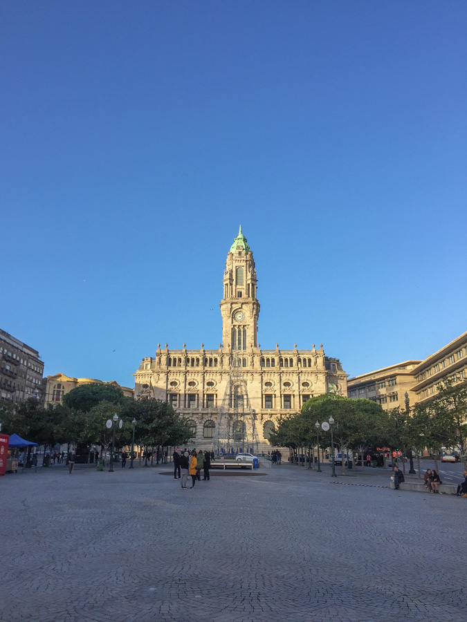 Porto Sehenswürdigkeit: Avenida dos Aliados mit Rathaus