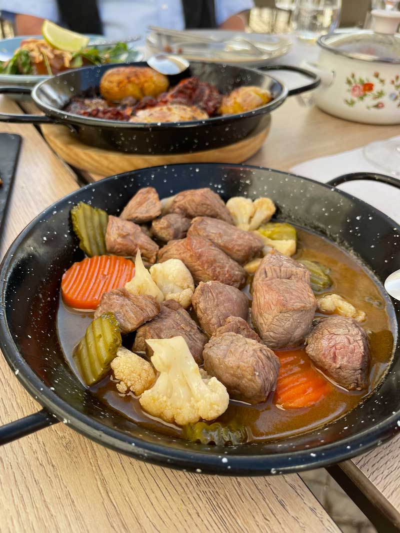 "Pica-Pau" - Kalbswürfel mit eingelegtem Gemüse) - 8,70 €