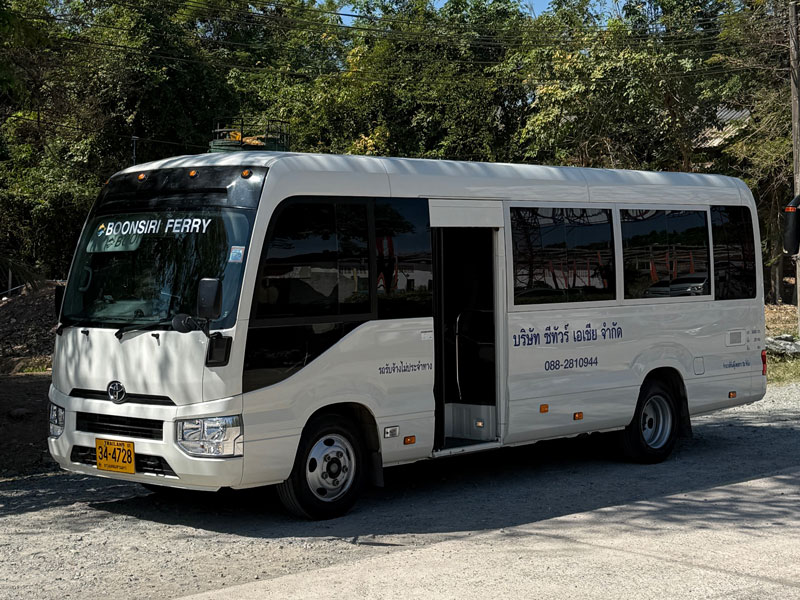 Mit diesem kleinen Transporter ging es dann in Thailand weiter nach Koh Chang